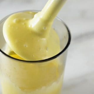 immersion blender in hollandaise sauce