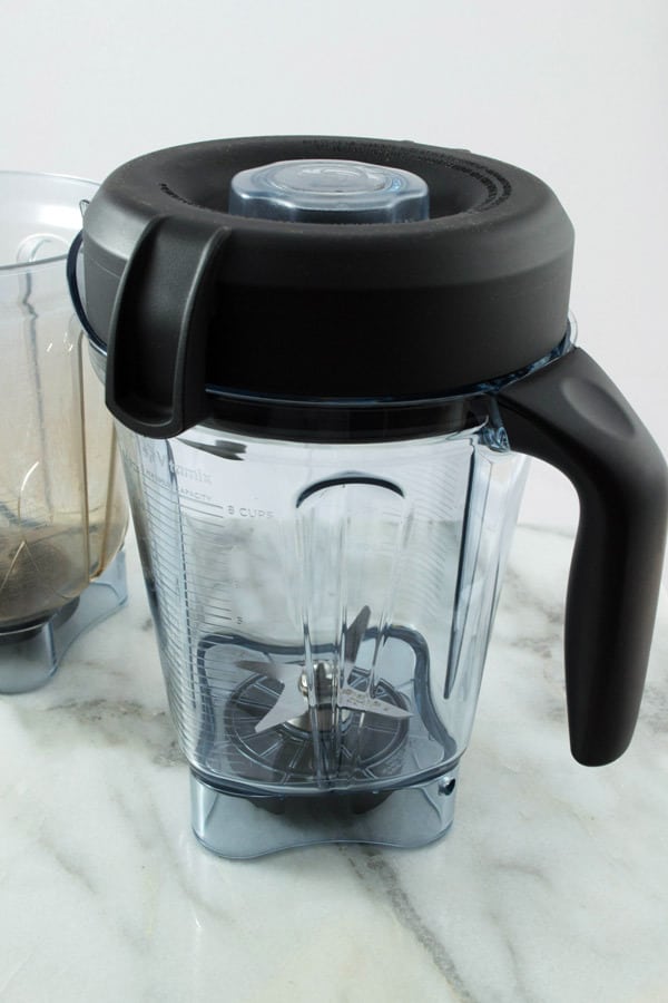 https://thetastytip.com/wp-content/uploads/2018/06/vitamix-container-7.jpg