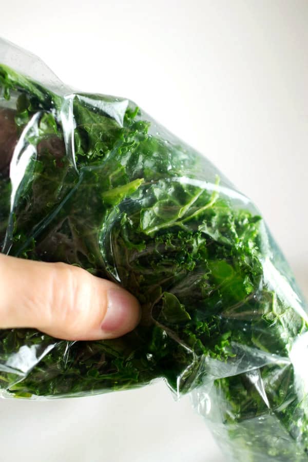 kale in zip top bag with olive oil