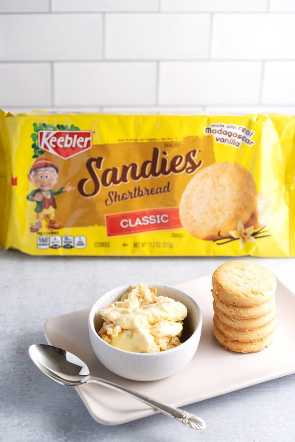 bowl of banana pudding with sandies shortbread cookies