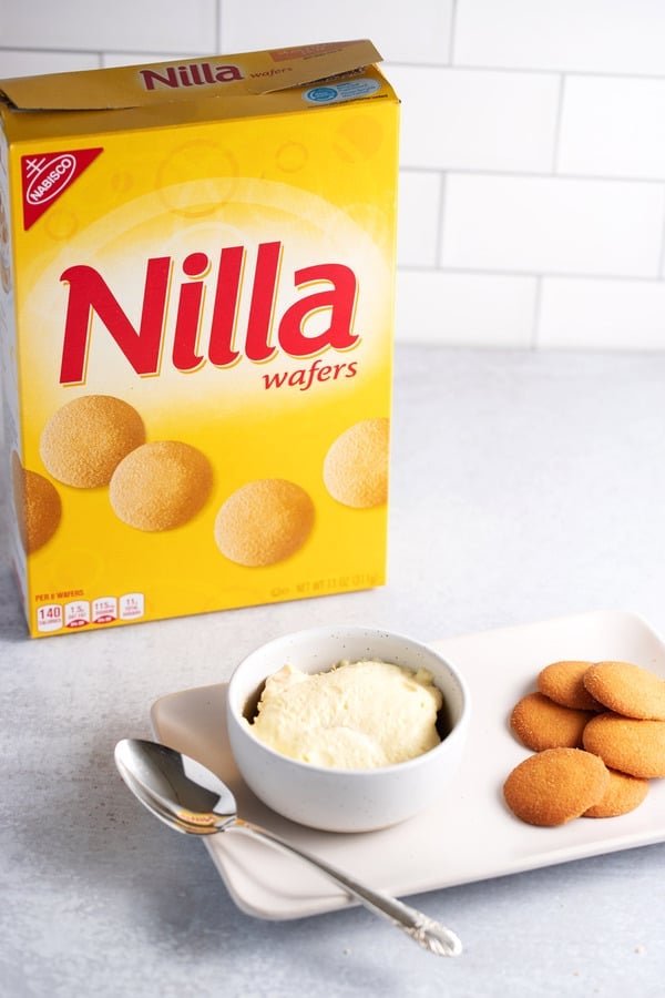 bowl of banana pudding with Nilla wafers