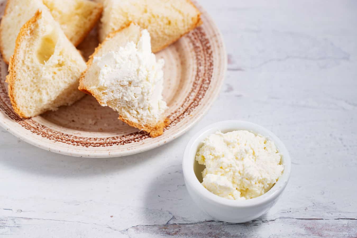 crusty bread with ricotta cheese
