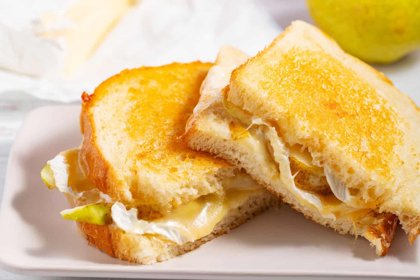 grilled pear and brie sandwich