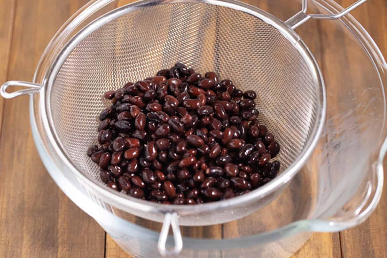 Draining black beans in colander.