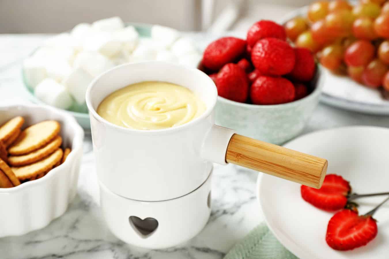 White chocolate in fondue pot.