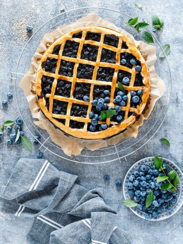 blueberry pie with plate of blueberries