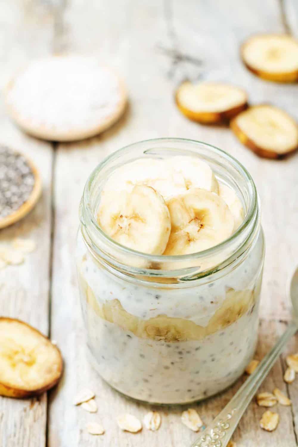 Jar of overnight banana pudding oatmeal.