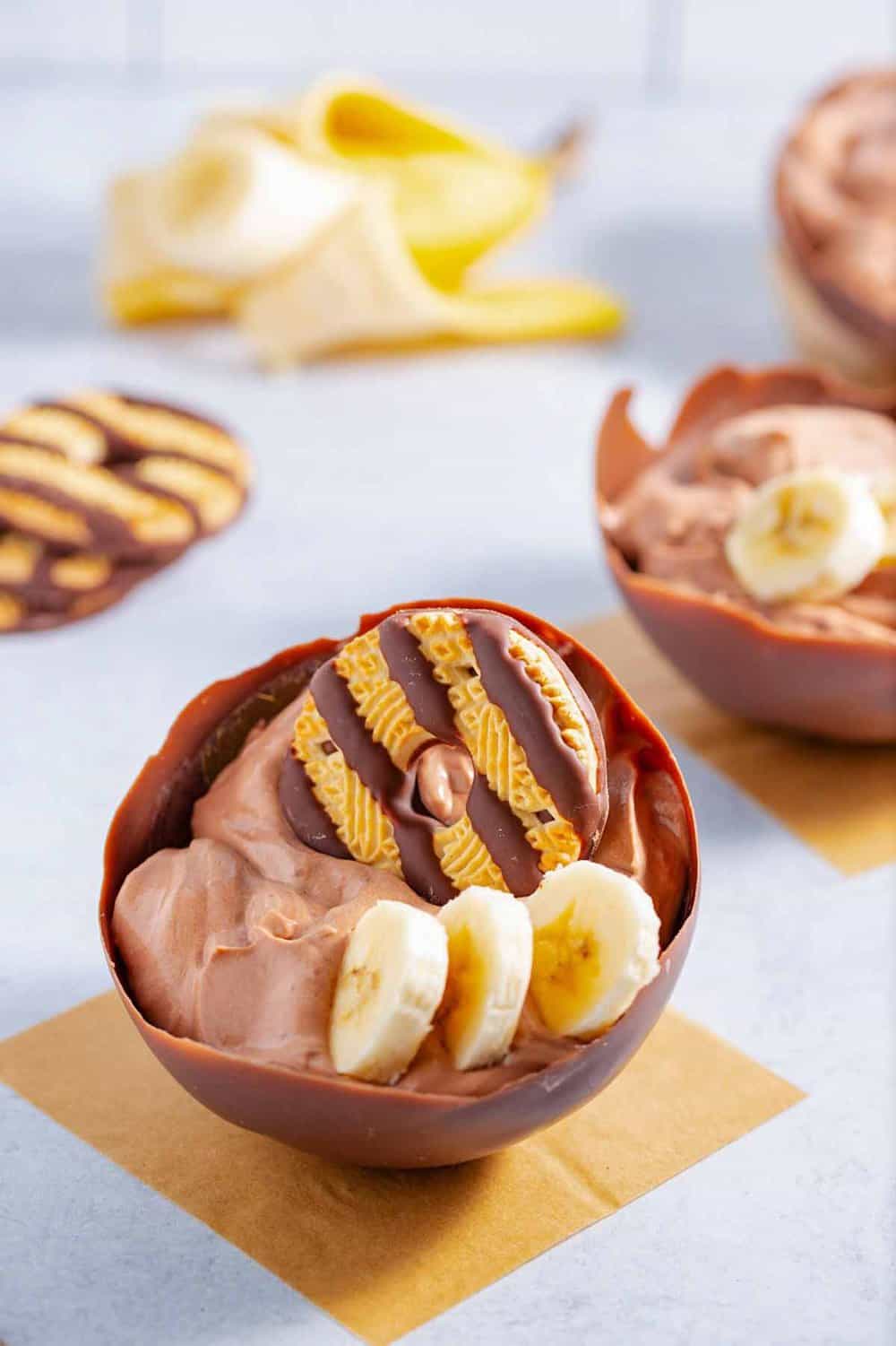 Chocolate banana pudding in a chocolate bowl.
