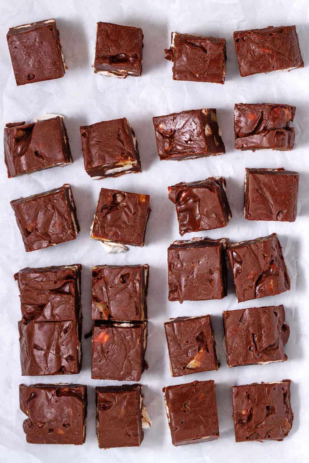 Nestle chocolate chips fudge in rows