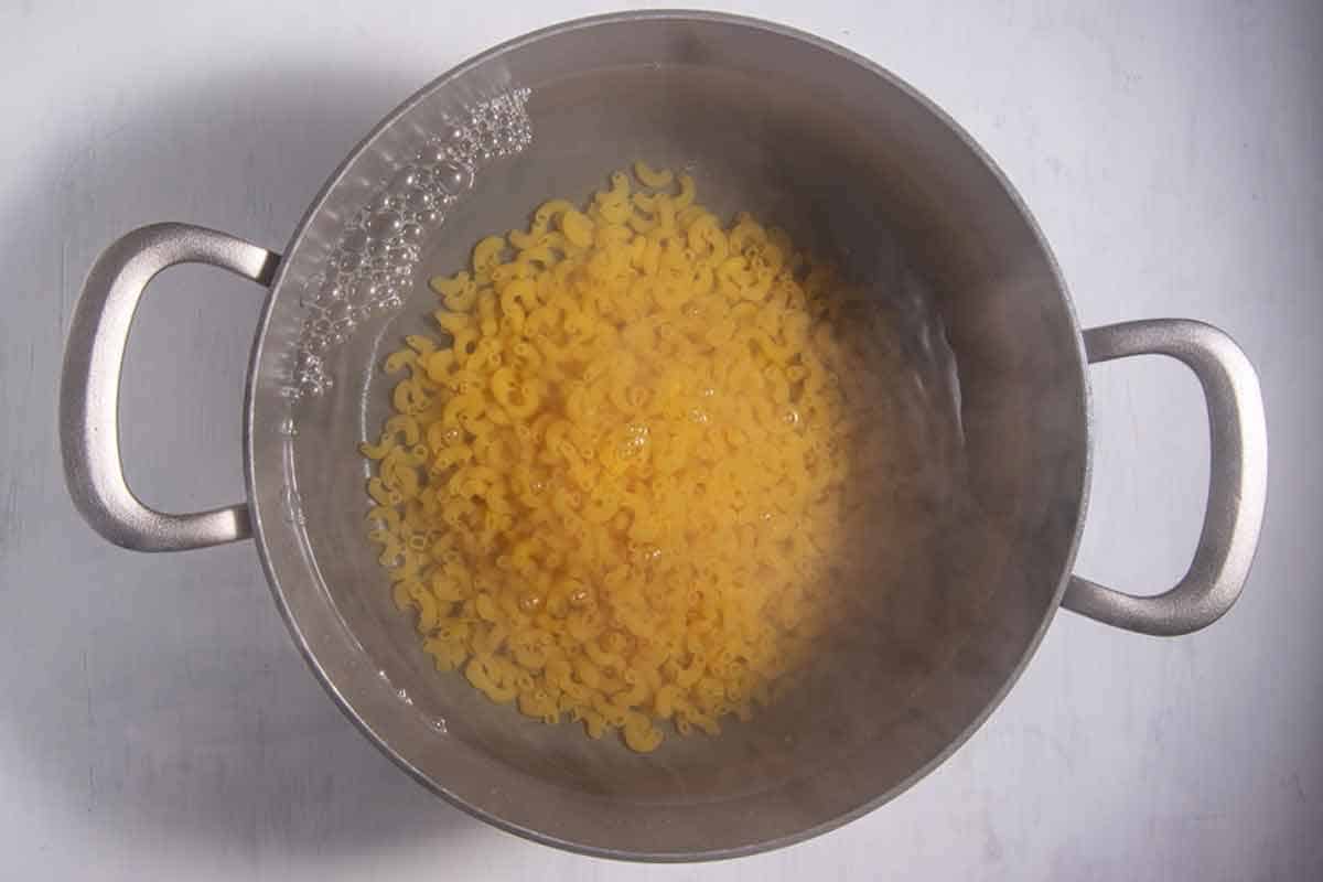 boiling macaroni
