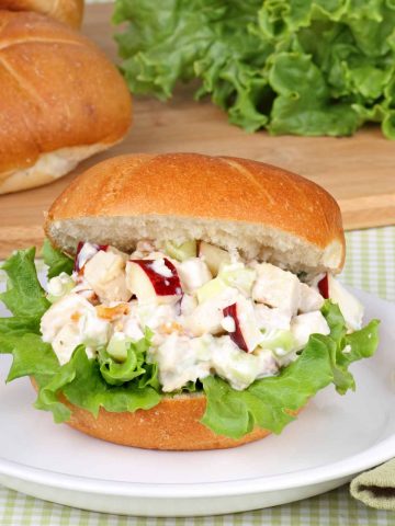 lettuce as a chicken salad sandwich topping