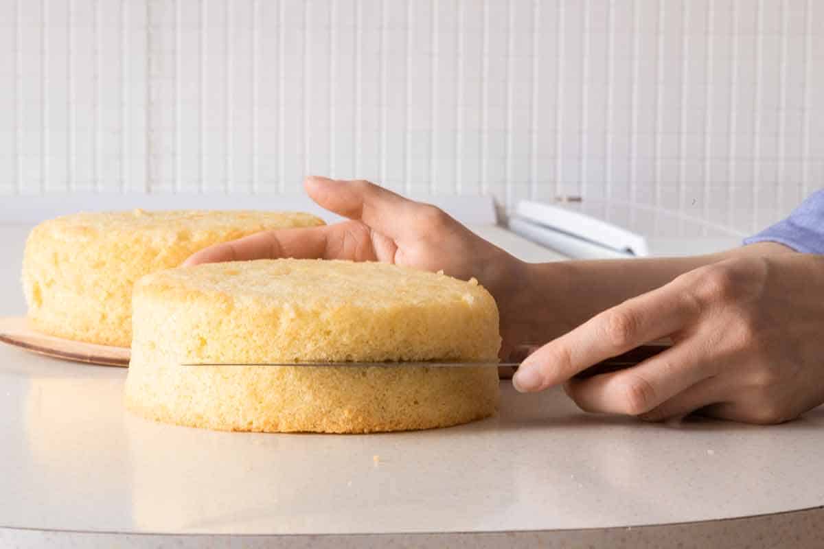Slicing a cake horizontally to make two cake layers.