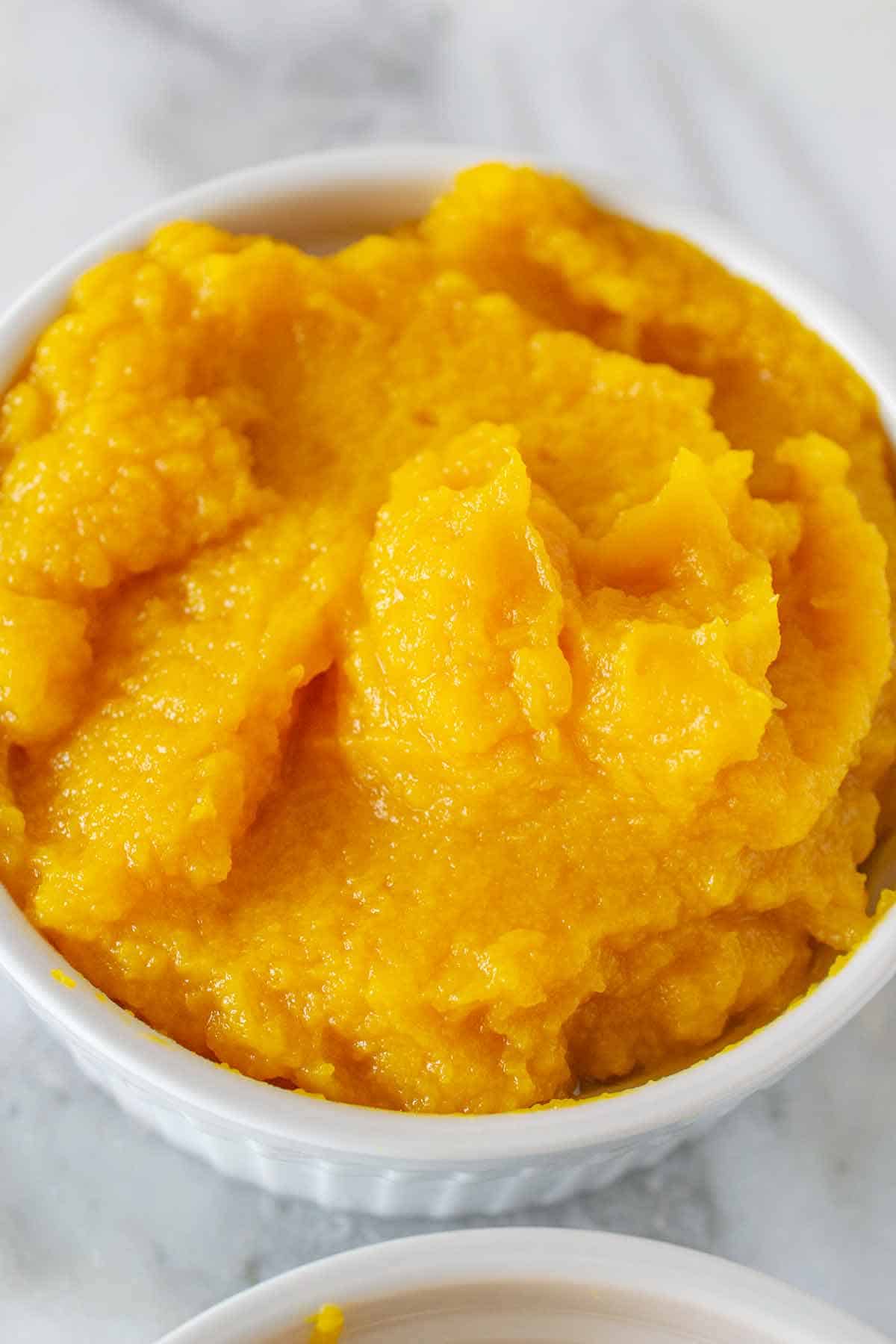 Bowl of pumpkin puree.