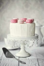 10 Easy & Gorgeous Minimalist Cake Design Ideas - The Tasty Tip